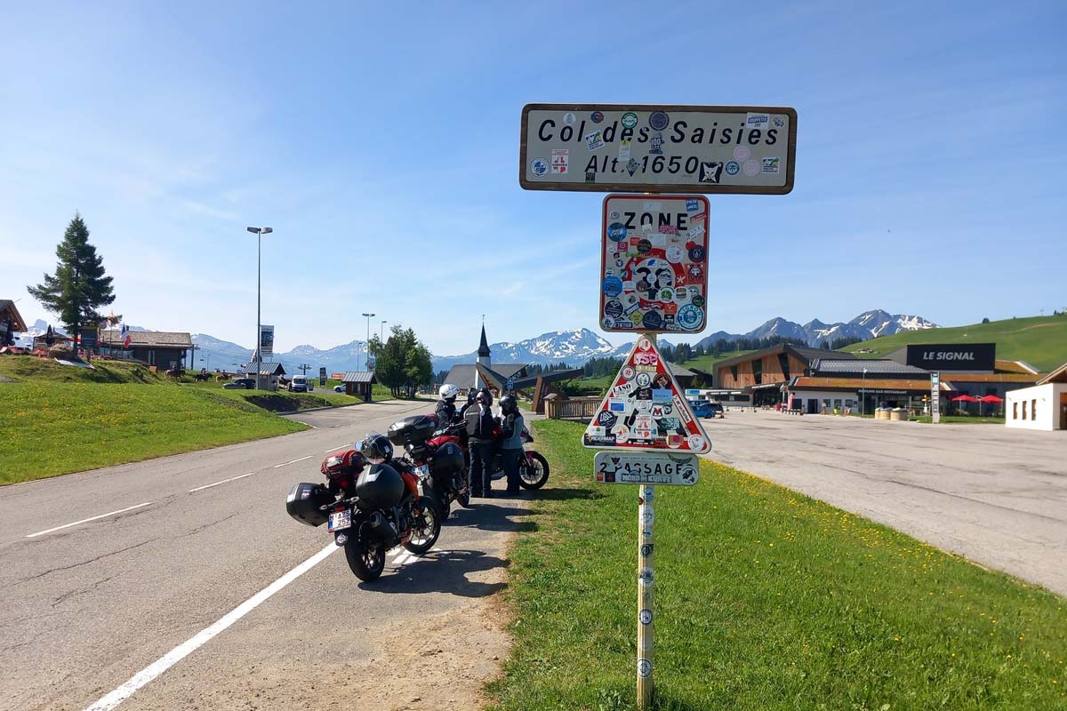 arrivee-col-des-saisies-tour-mont-blanc-velo