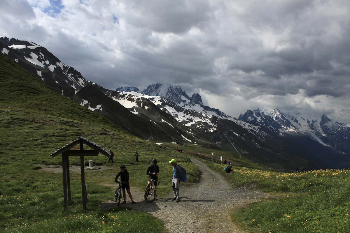 chamonix-vers-aoste-velo