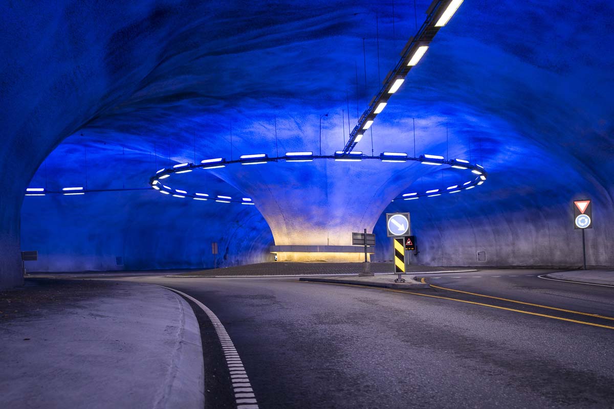 long-tunnel-montagne-laerdal-norvege