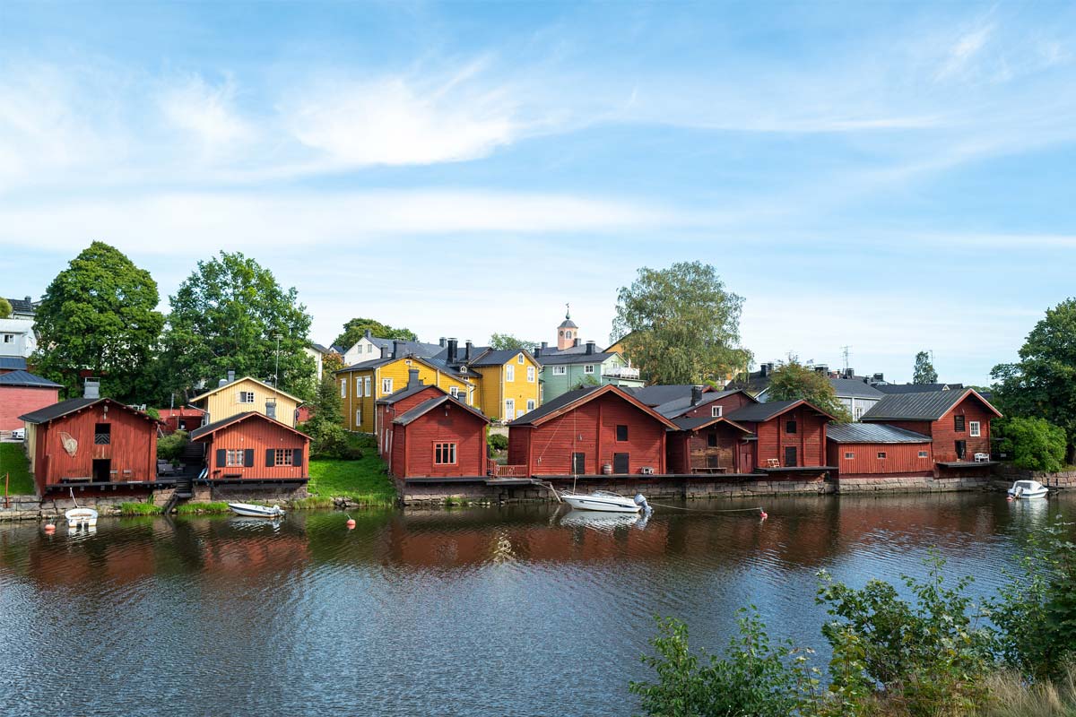 maisons-rouges-bord-riviere-porvoo