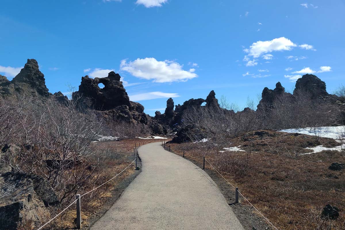 sentier-randonnee-dimmuborgir