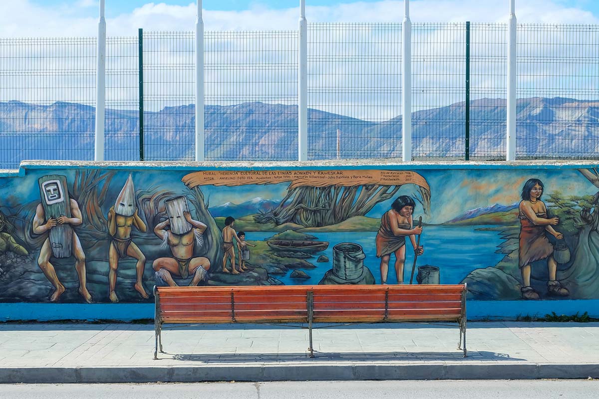 fresque-murale-histoire-habitant-puerto-natales