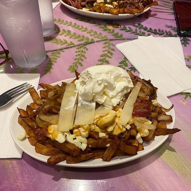 la-banquise-restaurant-poutine-montreal