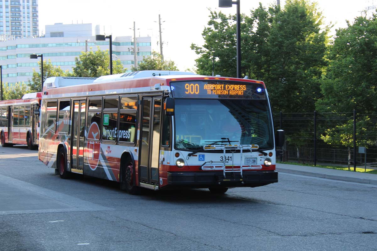 bus-airport-express-900-toronto