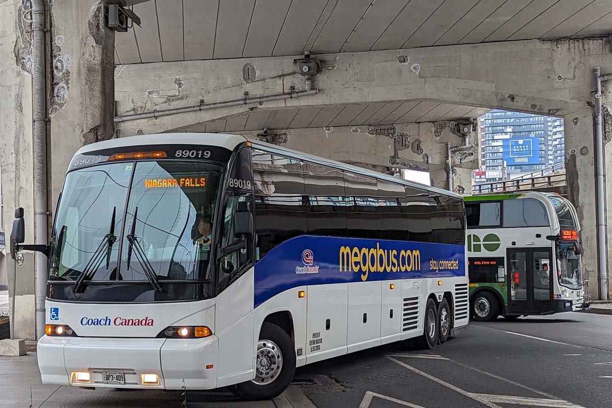 bus-excursion-toronto-niagara