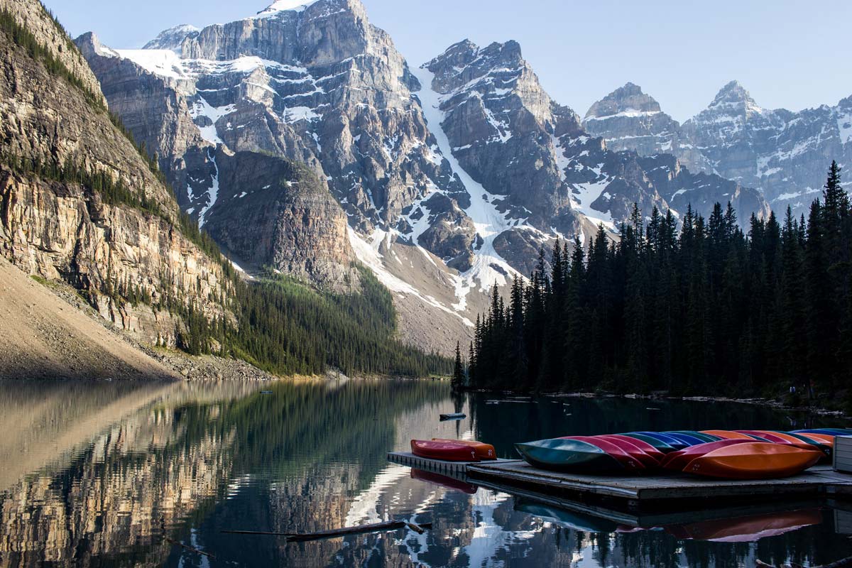 canoe-au-lac-moraine-banff