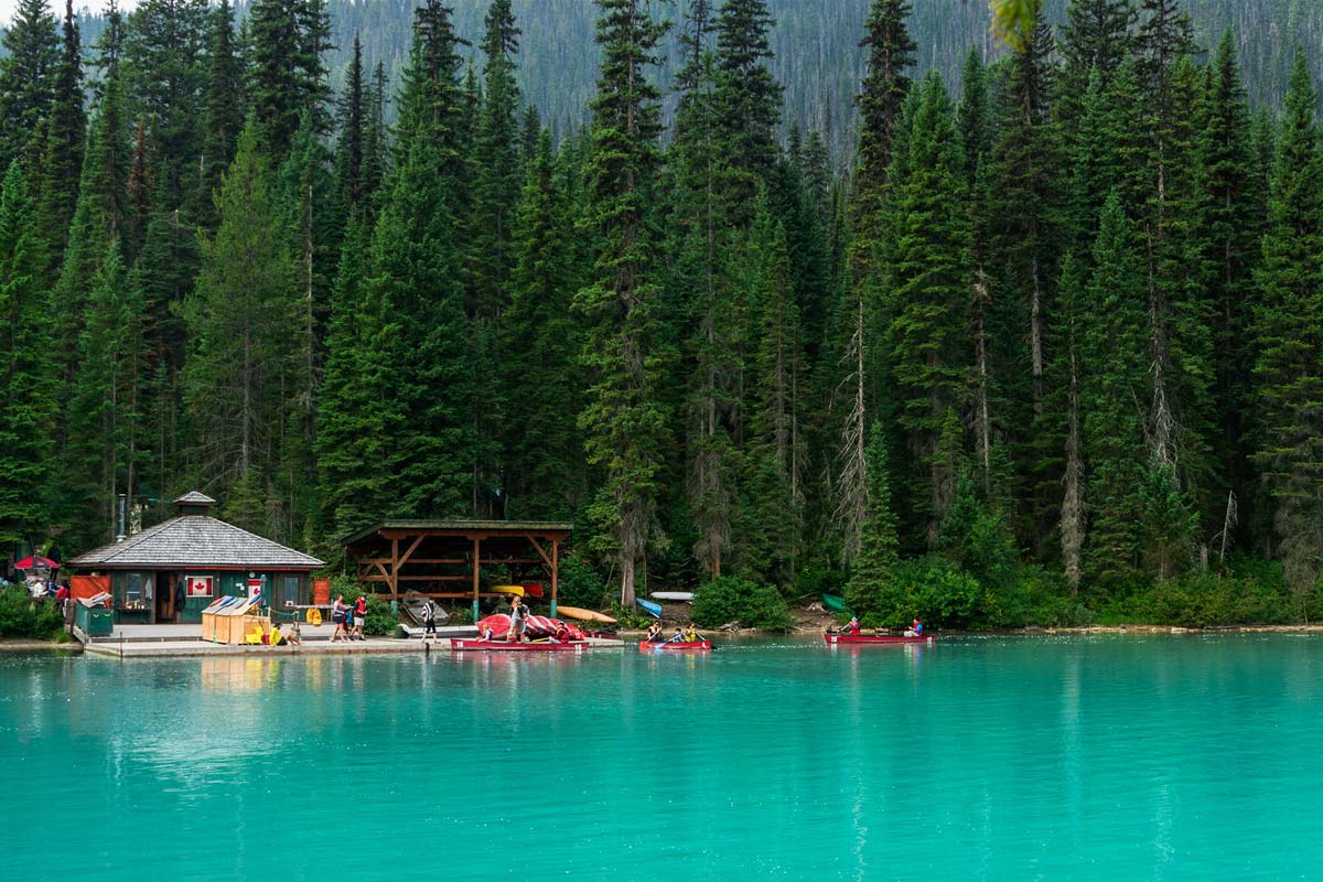 canoe-sur-emerald-lake-yoho