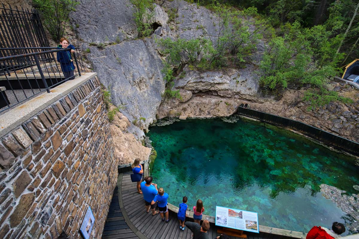 cave-and-basin-parc-banff