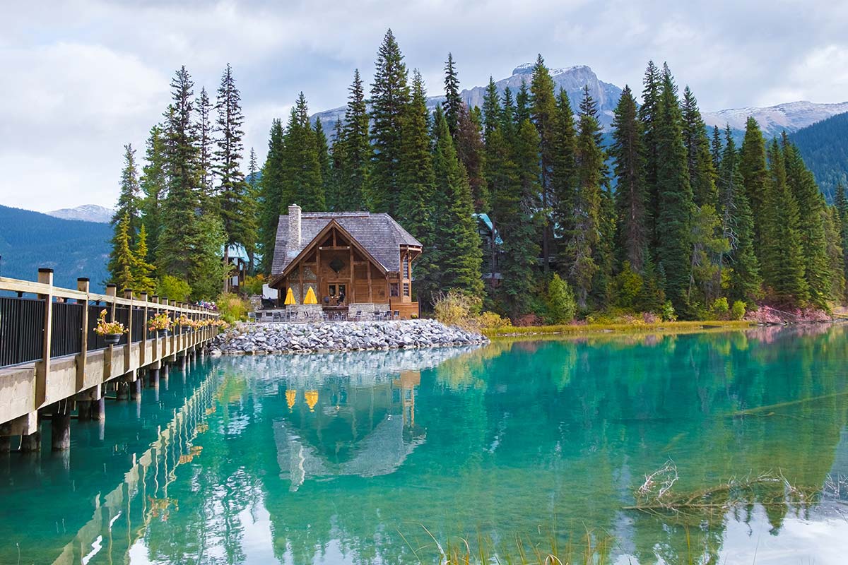 chalet-lac-emeraude-canada