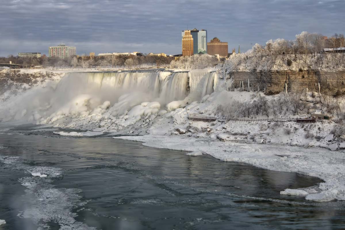 chutes-niagara-gelee-en-hiver