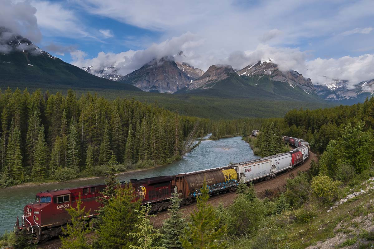 morants-curve-train-banff